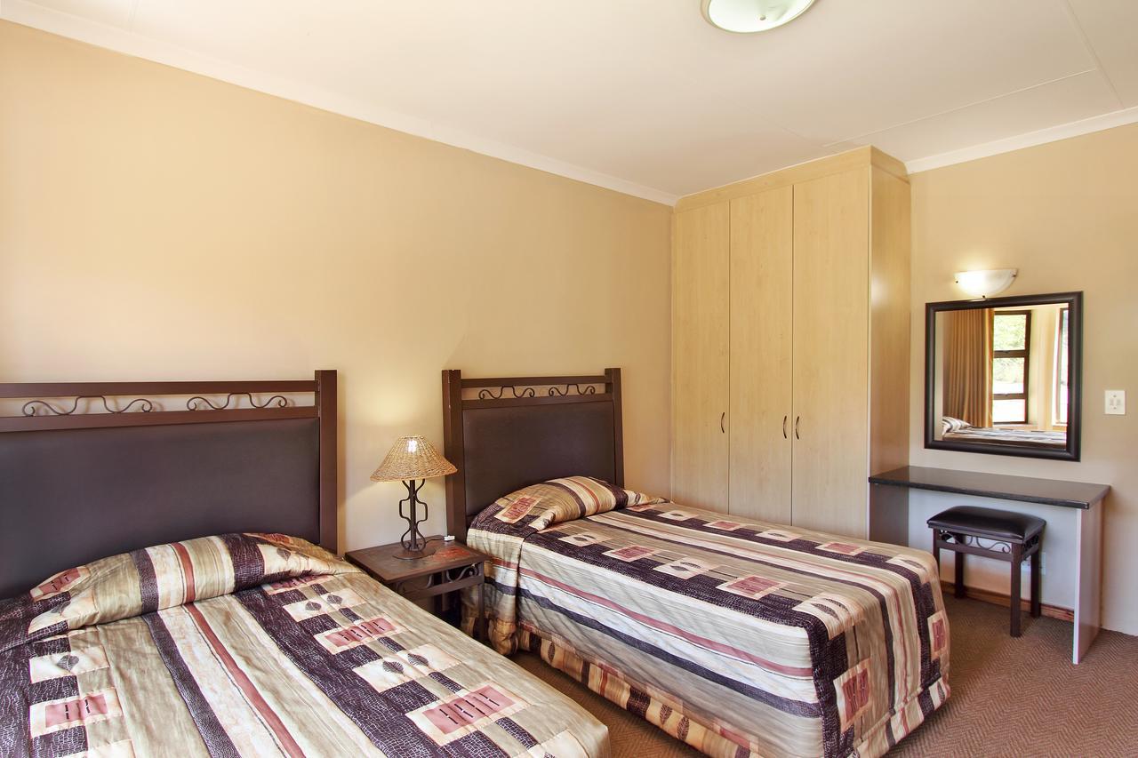 Monateng Safari Lodge Wallmannstal Екстериор снимка
