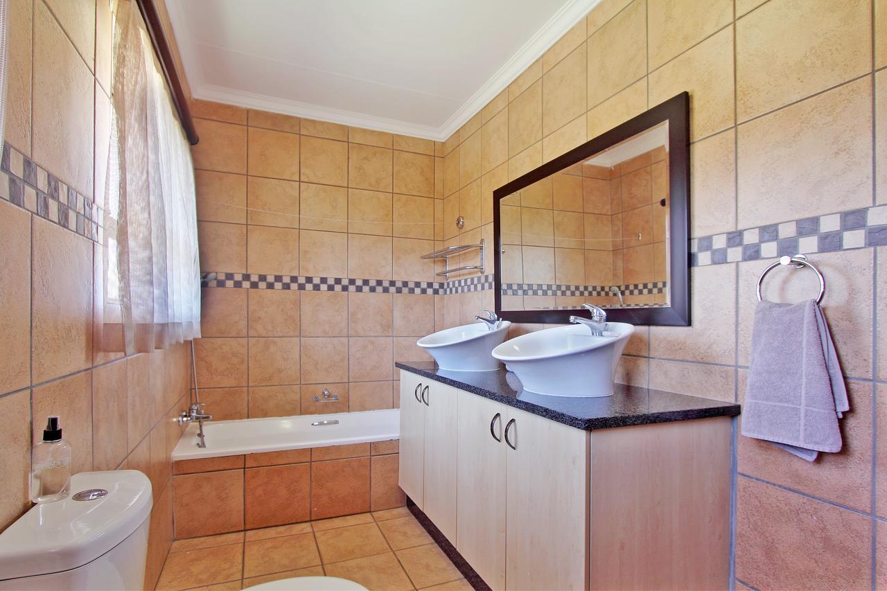 Monateng Safari Lodge Wallmannstal Екстериор снимка