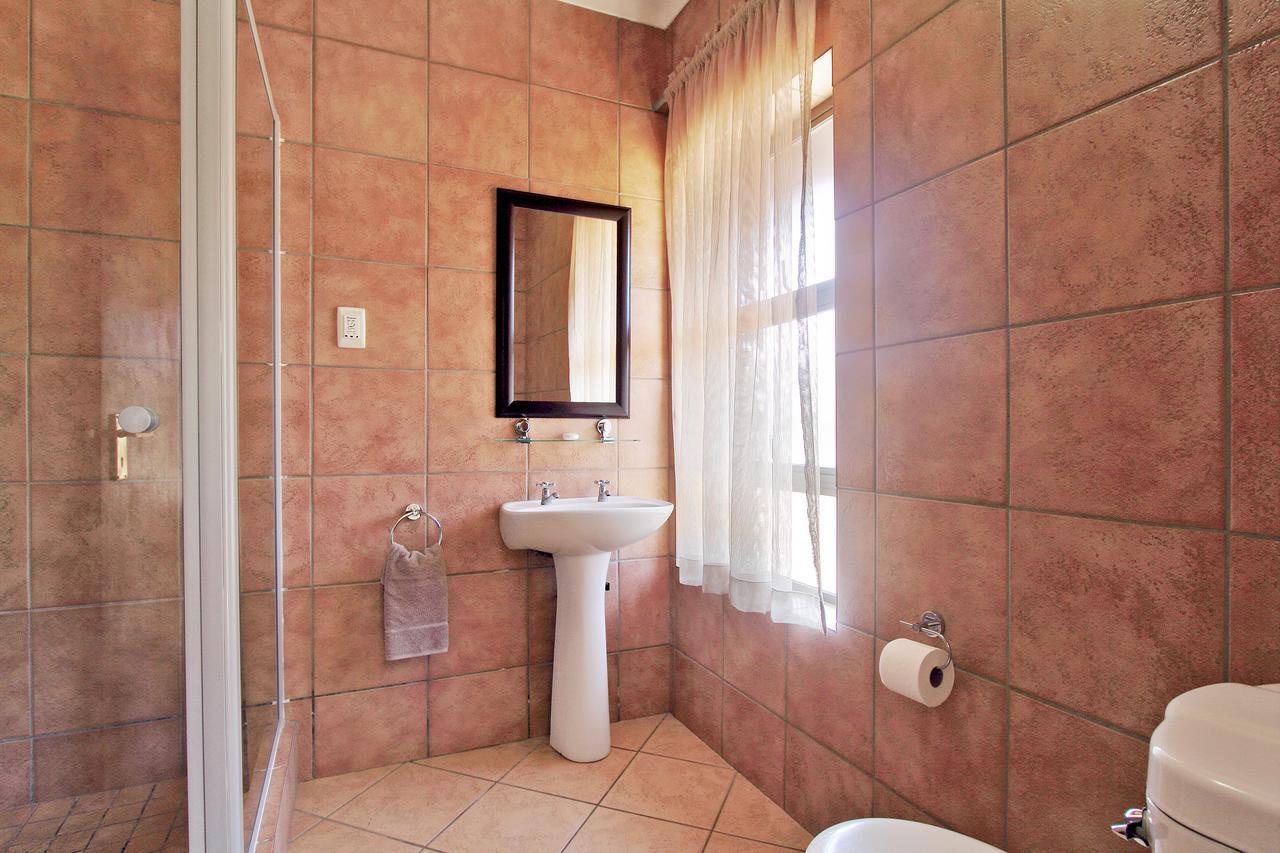 Monateng Safari Lodge Wallmannstal Екстериор снимка