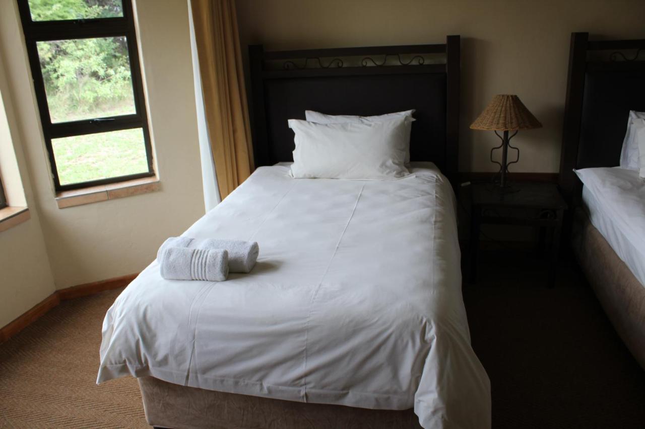Monateng Safari Lodge Wallmannstal Екстериор снимка